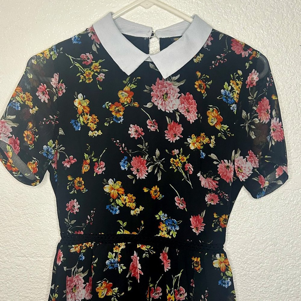 Black Short Sleeve Dress with flowers Knee-Length white caller neck